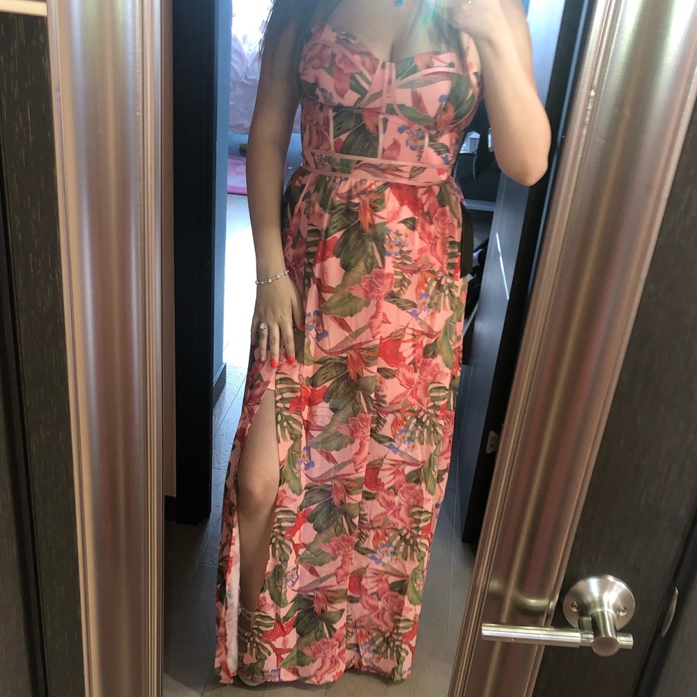 Bebe dress size 8 fits like a 4/6
